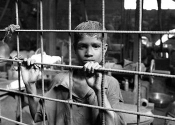 दिल्ली: खतरनाक परिस्थितियों में बंधुआ मजदूरी करने वाले 11 नाबालिग लड़कों को बचाया गया