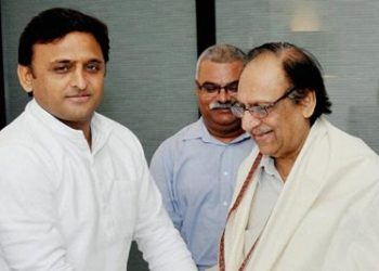 अखिलेश ने गुलाम अली से मुलाकात की, कहते हैं कि कला और कलाकारों को राजनीति से नहीं जोड़ा जाना चाहिए