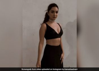 किआरा आडवाणी ने ब्लैक ड्रेस में ग्लैमरस फोटोशूट करवाया, जैसे ही उन्होंने कैमरा देखा एक खूबसूरत अभिव्यक्ति दी … देखें वीडियो