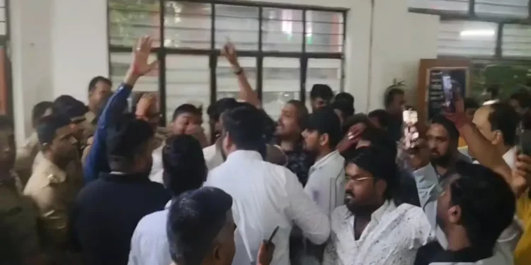 Lucknow Lawyers’ Protest Escalates:लखनऊ में विवाद के बाद वकील -पुलिस संघर्ष ,स्थिति तनावपूर्ण