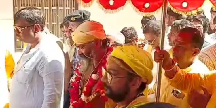 कन्नौज: माँ पीताम्बरा महायज्ञ के लिए कलश यात्रा निकली, नगरवासियो ने किया भव्य स्वागत