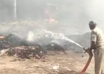 कन्नौज: मंडी परिसर में लगी आग, 9 वाहन स्वाहा