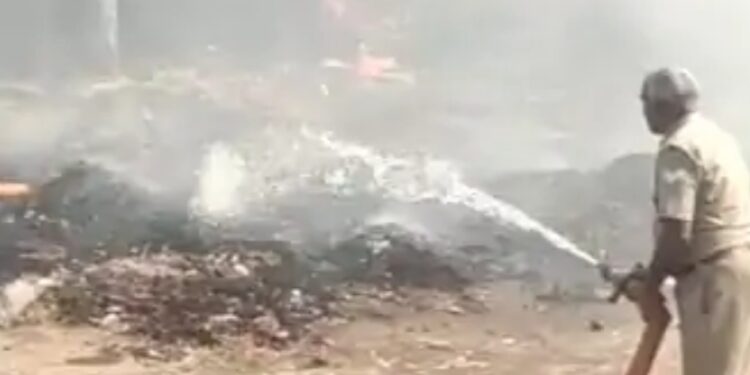 कन्नौज: मंडी परिसर में लगी आग, 9 वाहन स्वाहा