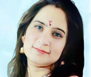 क्या सचमुच सिमट रही है दामन की प्रतिष्ठा?