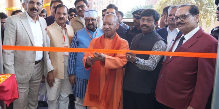 हेल्थ टूरिज्म का हब बन रहा गौतमबुद्ध नगर : योगी आदित्यनाथ*