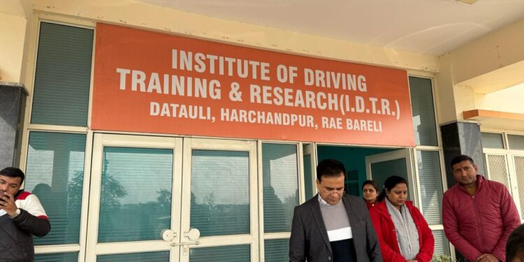 शीर्षस्थ अधिकारियों से लेकर कर्मचारियों का प्रशिक्षण करा तकनीक से लैस करेगी योगी सरकार