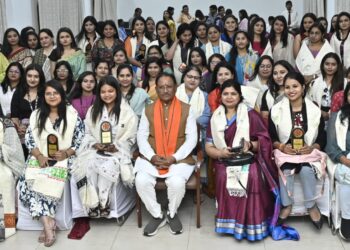 मुख्यमंत्री श्री साय ने महिला पत्रकारों का किया सम्मान*