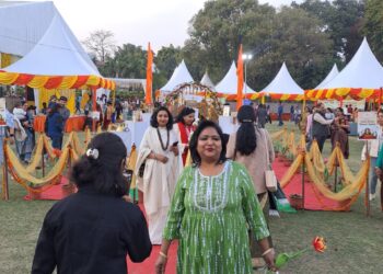 DEHRADUN :आखरी दिन पुष्प प्रदर्शनी देखकर लोग हुए अभिभूत