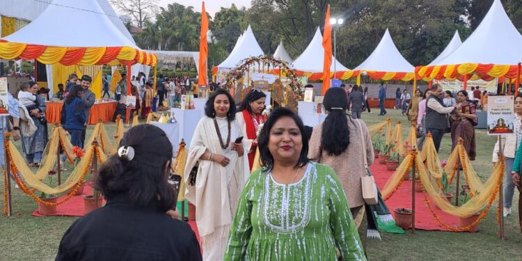 DEHRADUN :आखरी दिन पुष्प प्रदर्शनी देखकर लोग हुए अभिभूत