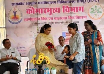 आयुर्वेद महाविद्यालय चिकित्सालय में 3934 बच्चों का स्वर्णप्राशन