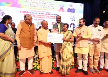 UP-होली से पहले सीएम योगी ने 1.86 करोड़ परिवारों को दिया बड़ा तोहफा