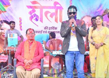 raipur :मुख्यमंत्री विष्णुदेव साय ने अपने गृह ग्राम बगिया में ग्रामीणों संग हर्षोल्लास से मनाई होली*