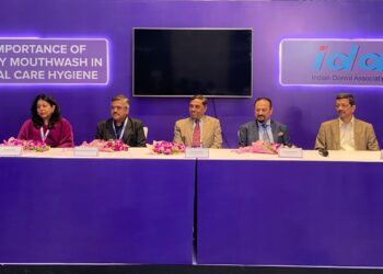 माउथवॉश की मदद से मुँह को साफ रखने पर दिया जोर