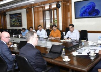 LUCKNOW :मुख्य सचिव से स्मार्ट एनर्जी काउन्सिल (ऑस्ट्रेलिया) के मुख्य कार्यकारी अधिकारी ने की भेंट