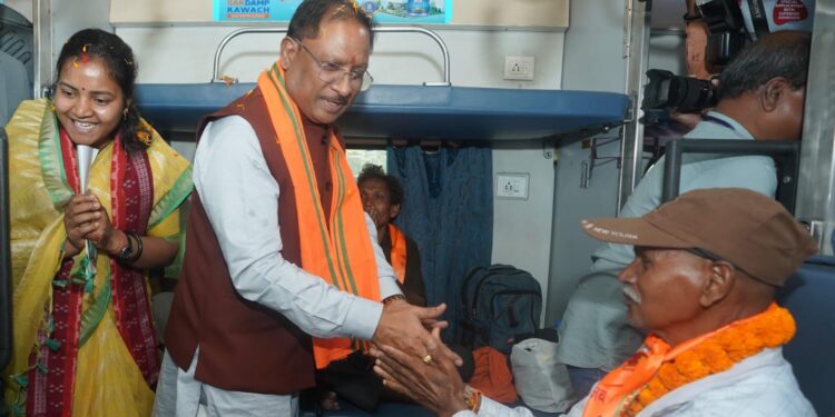 छत्तीसगढ़ में आस्था को मिला नया संबल : मुख्यमंत्री श्री विष्णु देव साय ने मुख्यमंत्री तीर्थ दर्शन योजना का किया शुभारंभ*