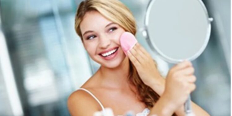 टमाटर और शहद का स्क्रब: चमकदार त्वचा पाने का आसान घरेलू उपाय