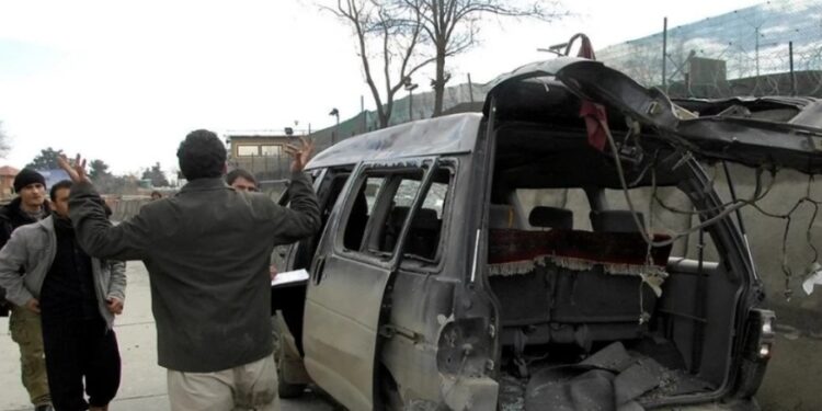 पाकिस्तान में सुरक्षा बलों पर हमला: दो जवान शहीद, तीन घायल