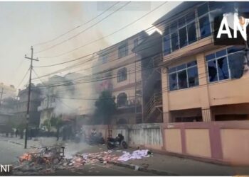 नेपाल में बवाल: कर्फ्यू के बाद त्रिभुवन एयरपोर्ट भी बंद!