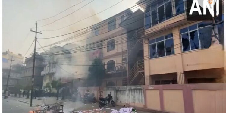 नेपाल में बवाल: कर्फ्यू के बाद त्रिभुवन एयरपोर्ट भी बंद!