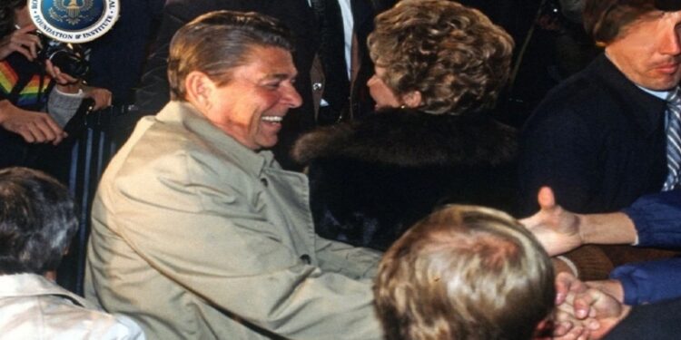 आप रिपब्लिकन हैं?” जब अमेरिकी राष्ट्रपति रोनाल्ड रीगन पर चली थीं ताबड़तोड़ गोलियां