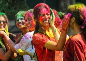 HOLI FESTIVAL – देशभर में होली के त्यौहार की छाई खुमारी