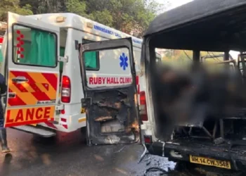 पुणे -अचानक धू -धू कर जलने लगा टेम्पो ,4 लोगों की जलकर हुयी दुखद मौत