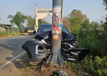 कन्नौज: पोल से ठुकी कार, मऊरानीपुर इंस्पेक्टर के बेटे की मौत