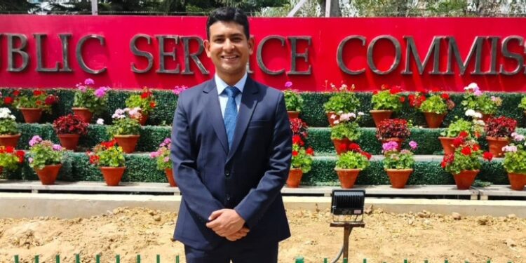 कन्नौज: दसवीं रैंक हासिल कर मयंक त्रिपाठी ने दूसरे प्रयास में पाया आईएएस