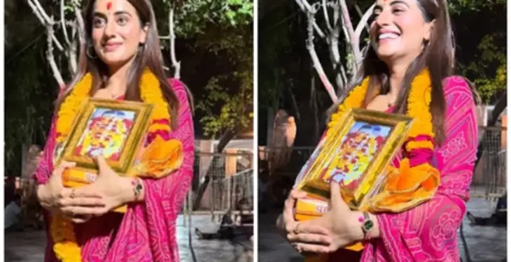 MUMBAI :दतिया में मां पीतांबरा पीठ की भक्ति में डूबी भोजपुरी अभिनेत्री अक्षरा सिंह