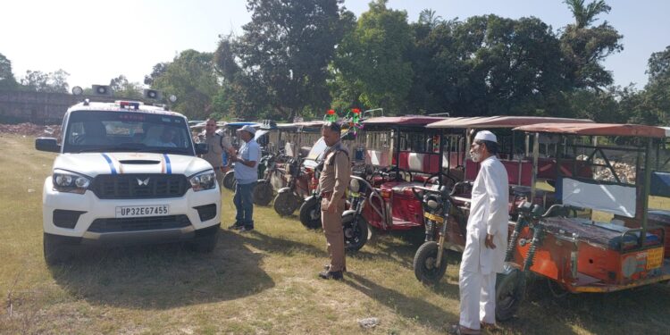 LUCKNOW :अनधिकृत ई रिक्शा व ऑटो के खिलाफ अभियान का आगाज*