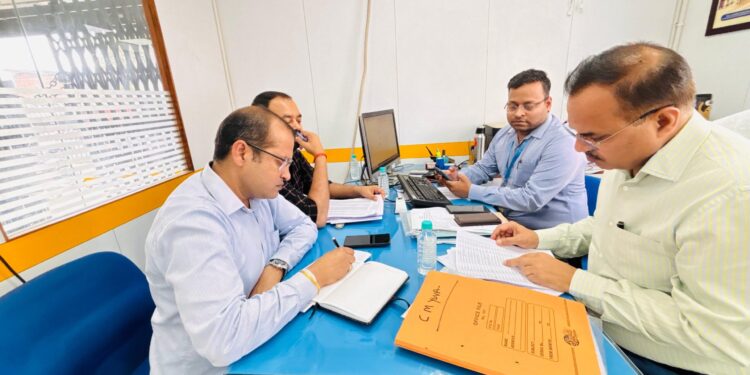 कन्नौज: मुख्यमंत्री युवा उद्यमी विकास अभियान की हकीकत जानने डीएम पहुॅचे केनरा बैंक