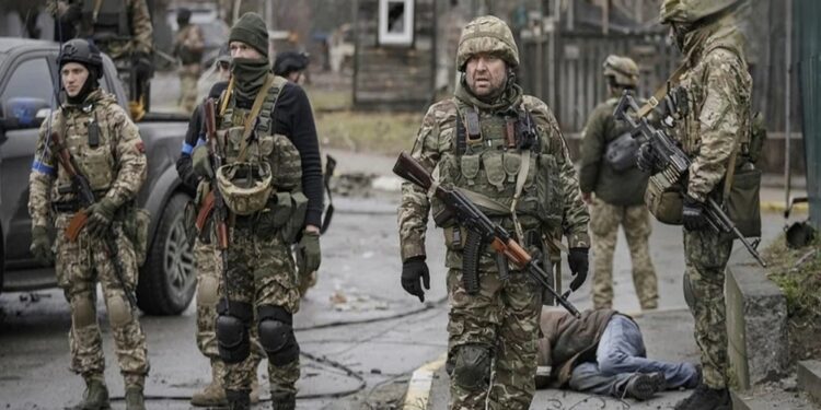 इजराइली हमलों से दहला गाजा, स्कूल और घरों पर बमबारी में 100 फलस्तीनी मारे गए