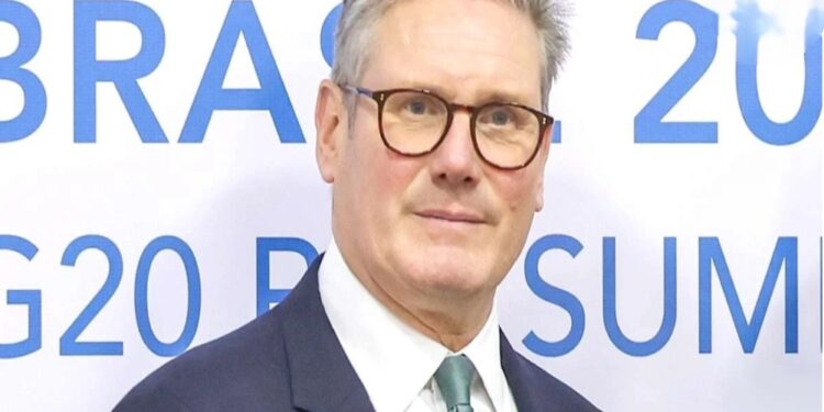 ट्रंप के टैरिफ वार पर ब्रिटेन का पलटवार तय, टॉयलेट सीट से लेवीज़ जींस तक 8,000 अमेरिकी प्रोडक्ट्स निशाने पर