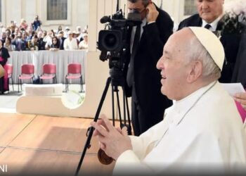 ईस्टर पर उमड़ी भीड़, पोप फ्रांसिस ने सेंट पीटर्स स्क्वायर में दिया आशीर्वाद