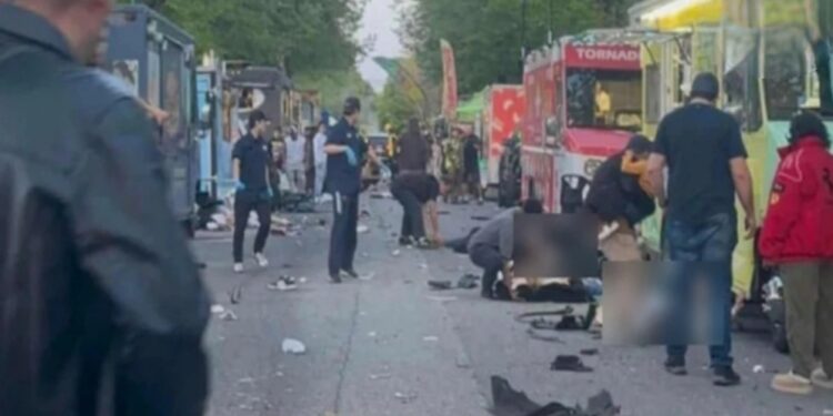 कनाडा के वैंकूवर में लापु लापु फेस्टिवल के दौरान कार ने मारी भीड़ को टक्कर, कई की मौत, दर्जनों घायल