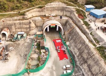 DEHRADUN :आरवीएनएल ने बनाई भविष्य की राह, सबसे लंबी रेल सुरंग में बड़ी कामयाबी: केंद्रीय रेल मंत्री