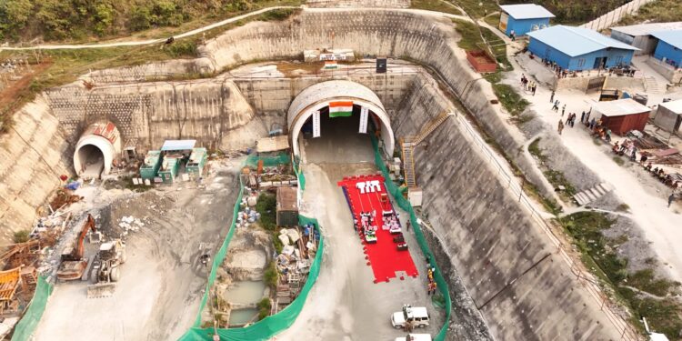 DEHRADUN :आरवीएनएल ने बनाई भविष्य की राह, सबसे लंबी रेल सुरंग में बड़ी कामयाबी: केंद्रीय रेल मंत्री