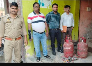 कन्नौज: घरेलू गैस का व्यावसायिक उपयोग करते पकड़े गए, 14 सिलेंडर एजेंसी के सिपुर्द