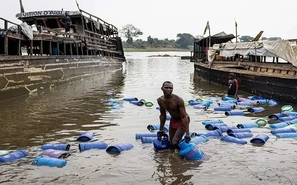 international news -नाव में खाना बनाते वक्त हुआ विस्फोट ,145 लोगो की मौत, दर्जनों लापता