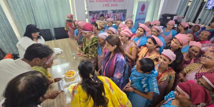 LUCKNOW :आकांक्षा दीदियों ने पूड़ी और छोले की दावत कर मनाया मई दिवस* 