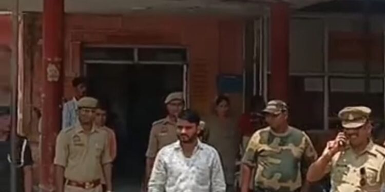 UP CRIME : मां के साथ सो रही चार साल की बच्ची को उठा कर की दरिंदगी