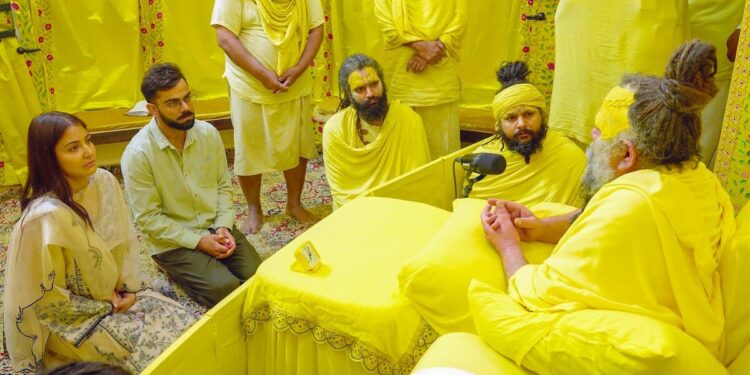 LUCKNOW :टेस्ट क्रिकेट से संन्यास के बाद प्रेमानंद जी महाराज की शरण में पहुंचे विराट कोहली और अनुष्का शर्मा 