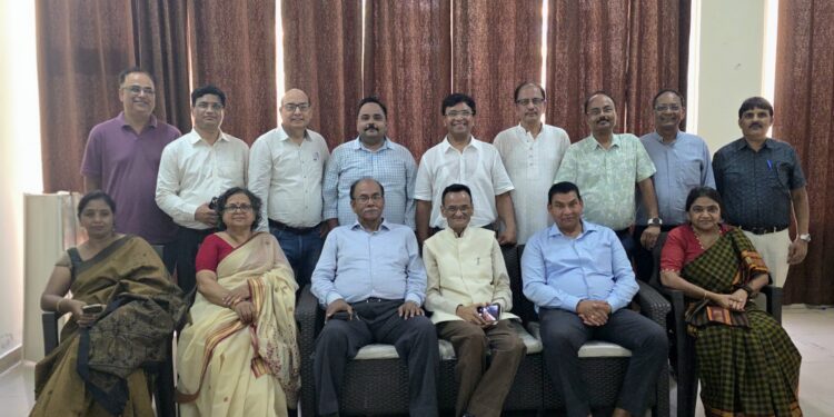 LUCKNOW:रेजिडेंट वेलफेयर एसोसिएशन चुनाव – नरेन्द्र प्रताप यादव अध्यक्ष अनिल कुमार श्रीवास्तव उपाध्यक्ष चुने गए