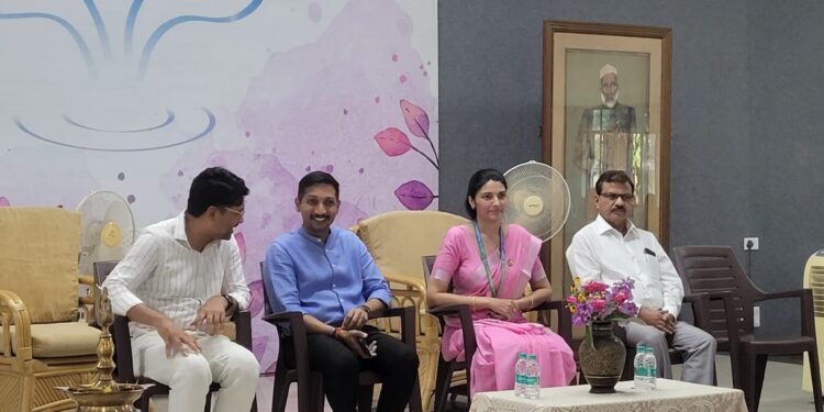 LUCKNOW :सकारात्मकता के लिए ध्यान और योग कीआवश्यकता   : विशाख जी*