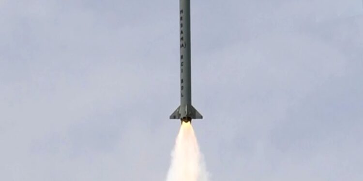 घबराया पाकिस्तान मिसाइले चेक कर रहा ! अब्दाली मिसाइल का किया परीक्षण