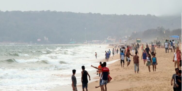 चीन में कुदरत का कहर: तूफान से पलटीं चार नावें, 9 की मौत, 1 लापता