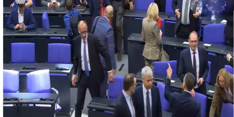 जर्मनी के आडवाणी’ बने फ्रेडरिक मर्ज! संसद में पहला झटका, चांसलर की कुर्सी पर सस्पेंस बरकरार