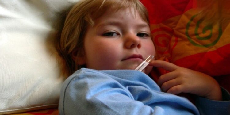 Health Tips: बच्चों को बार-बार एंटीबायोटिक देना पड़ सकता है भारी, एक्सपर्ट ने बताई 7 बड़ी सावधानियां