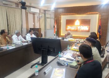 राज्यपाल ने जनपद उन्नाव में स्वास्थ्य, शिक्षा एवं कृषि सहित 18 विभागों की समीक्षा बैठक की