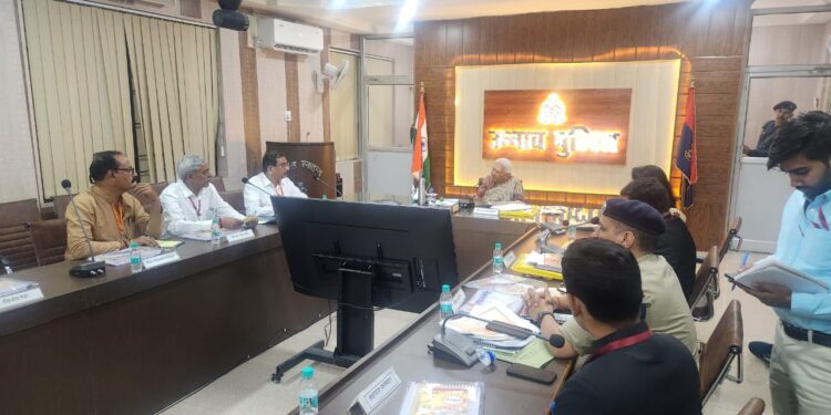 राज्यपाल ने जनपद उन्नाव में स्वास्थ्य, शिक्षा एवं कृषि सहित 18 विभागों की समीक्षा बैठक की